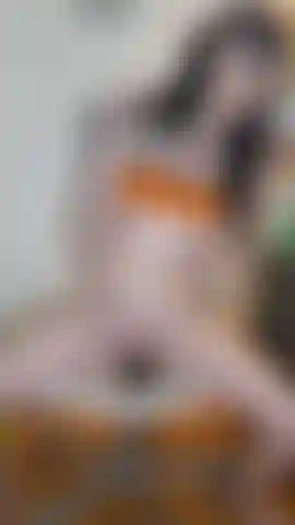 Rebondissant et éjaculant sur un gode 9" pt1.