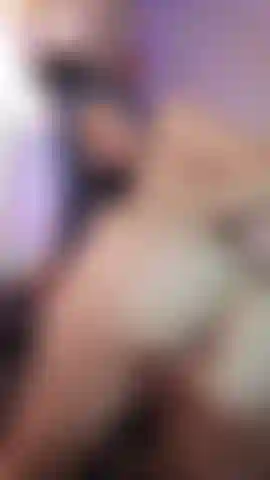 J'éjacule sur mon trou du cul.