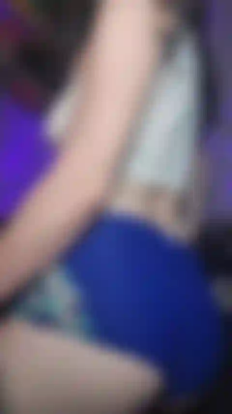 Pawg secoue le cul en twerk.