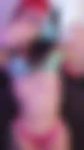 Bavardage tout en se déshabillant.