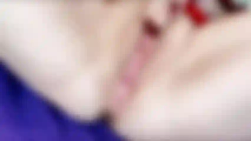 Zoom sur la chatte des doigts.