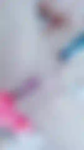 J'aime jouer seule dans ma chambre avec le jouet dans la chatte, je fais toujours ça et j'apprécie beaucoup.