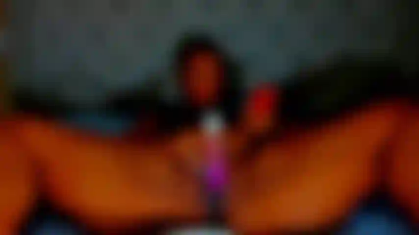 Je regarde des hommes se branler sur mon téléphone et éjaculer énormément.