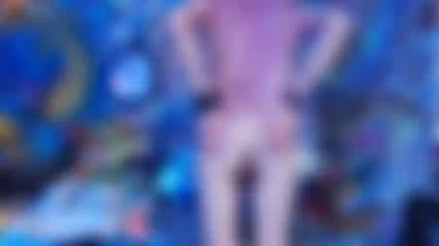 Le fétichisme anal d'une fille gothique avec de nouveaux jouets!