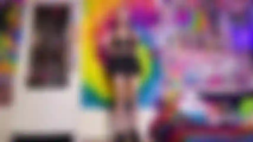 Une déesse gothique qui fait du pov.