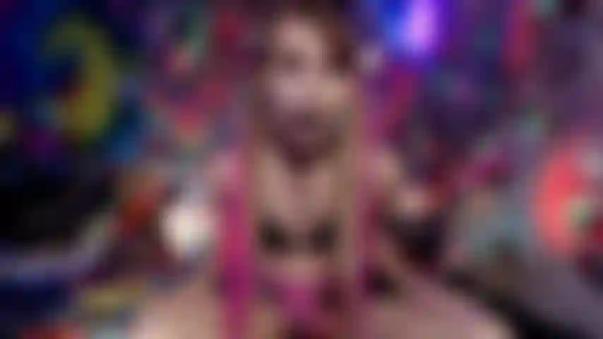 La déesse assmr joue avec son cul + te rend esclave.