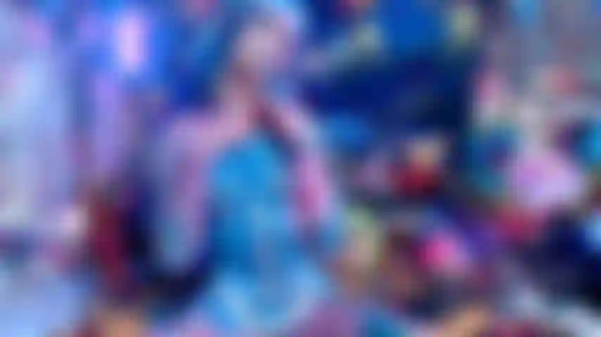 Body déesse cosplay striptease + panty tease.