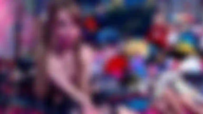 Sensuelle, dominatrice, chasteté + encouragement anal avec une énorme sangle !