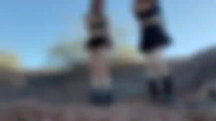 Double domme aux pieds dehors avec un gâteau déesse charlie.