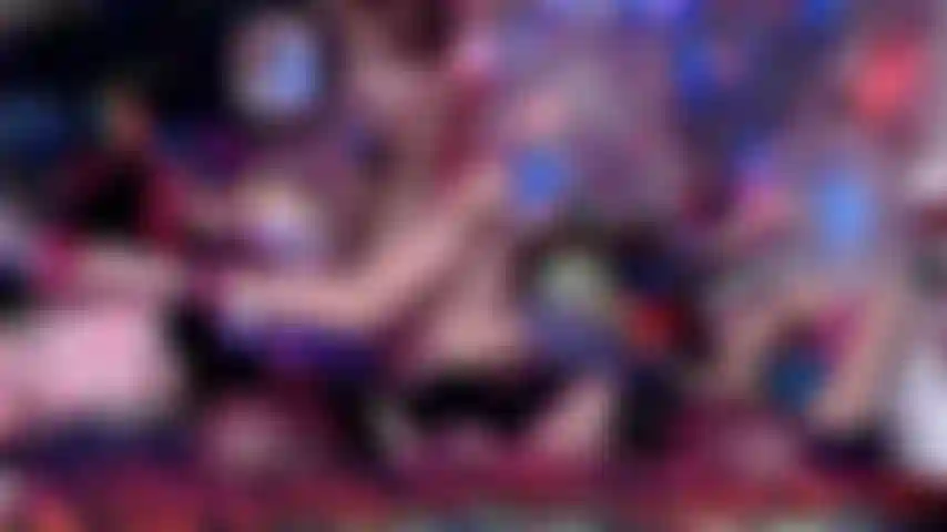 Un gangbang de salope de poule mouillée fantasque de chantage.