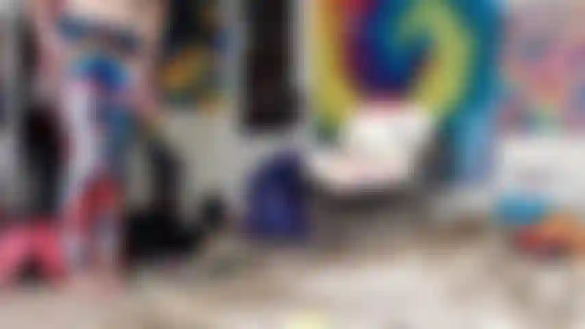 Il est temps de pervers.. Adore mes pieds nus dans mes leggings sexy !