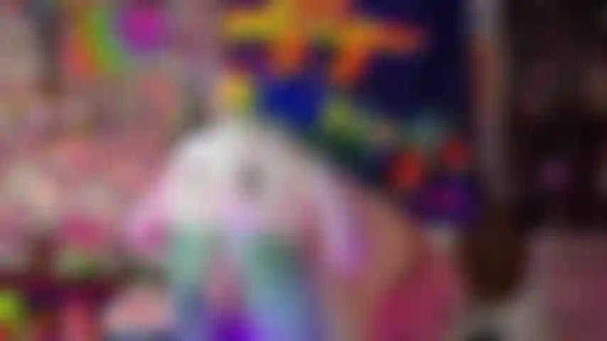 Une écolière kawaii lui donne une fessée rouge !