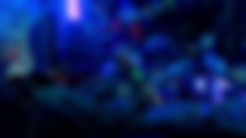 Une déesse de la rave, une culotte au crochet rembourrée + une douce surprise collante.