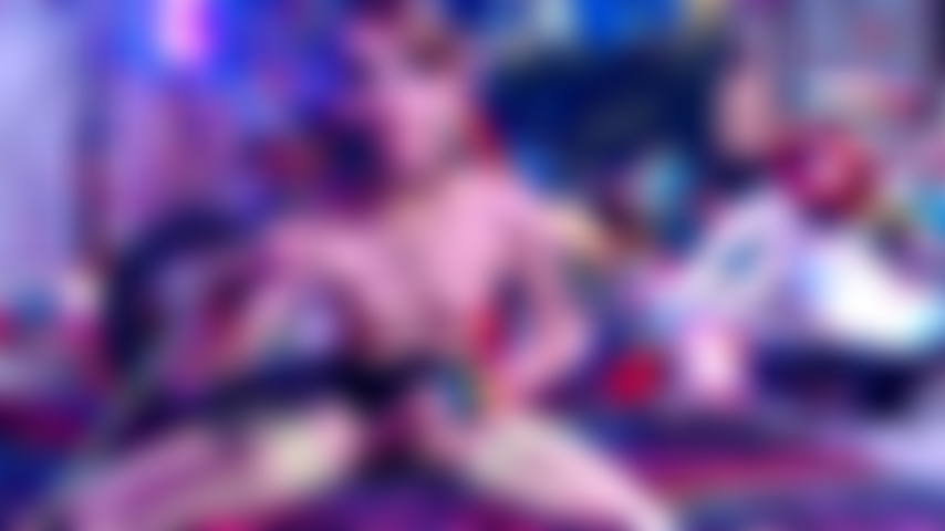 Un ange rave, un entraînement de fellation brutale + un culte du cul et des aisselles en sueur.