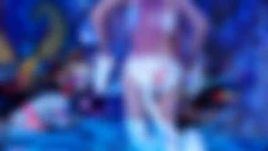 J'adore mes pieds + mon cul miaou !!!