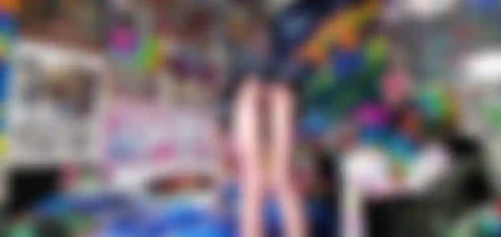 Aperçu sournois de la jupe haute de snowy (2 min).