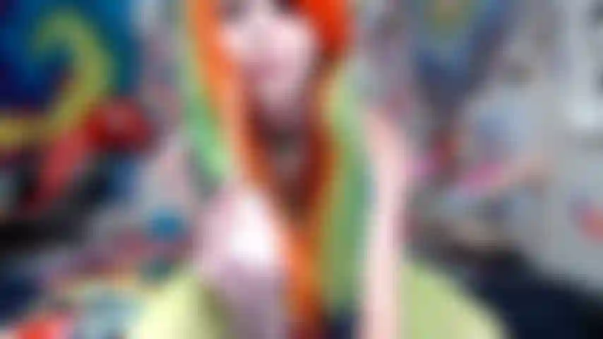 Une créature curieuse fait passer votre fétichisme de la langue au niveau supérieur !