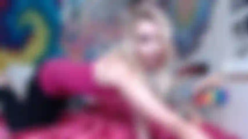 Fantaisie de jeu de rôle sexy avec des leggings fétichistes + une succion et une baise torrides !