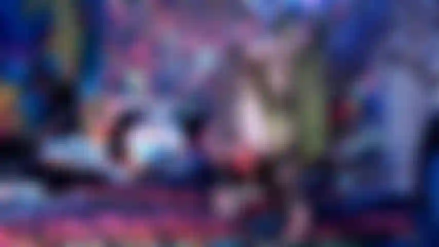 Goth à lunettes hard fuck + facial/cum trempé.