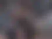 Des pieds de bas sexy jouent avec des pieds branlés + un gode éjacule.