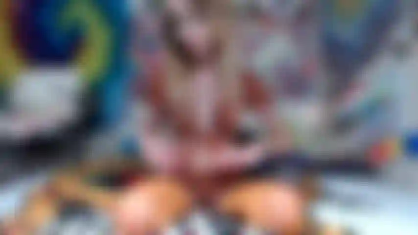 Chaude et lourde avec une allumeuse sous la jupe pour vous rendre dur comme de la baise dès le début !