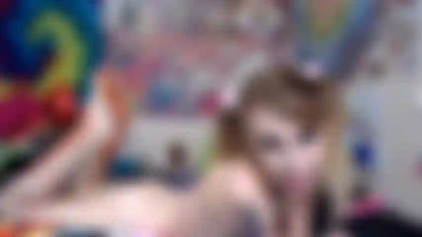 Cum mendiant sur mes pieds en sueur.