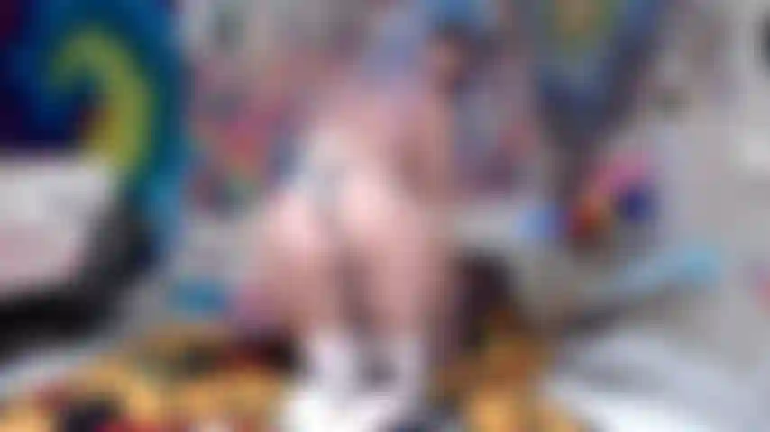 Un gode animé sauvagement excité qui baise + des lunettes faciales.