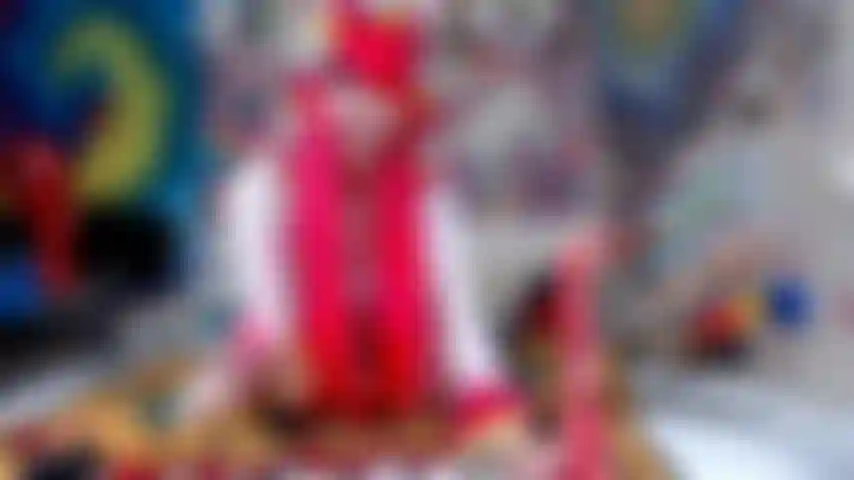 Le gode chaud dp de la jolie licorne rose.