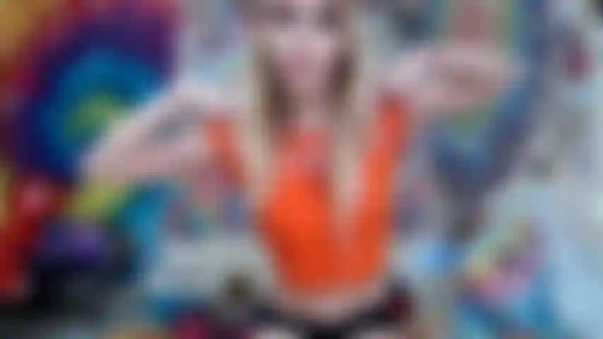 Surprise biceps taquiner petite fétiche musculaire.