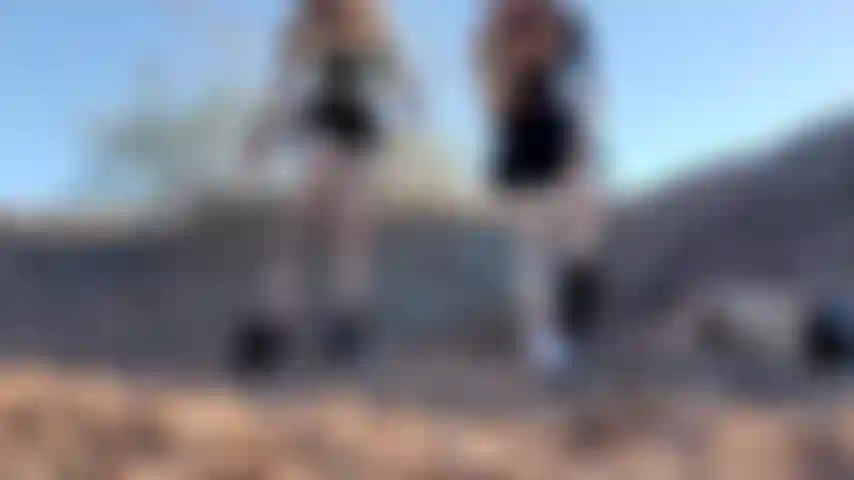 Des chaussettes sales en sueur avec un gâteau déesse charlie.