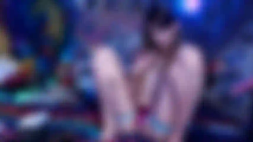 Accrochée à ma culotte la plus sale + chatte dégoulinante de sperme.