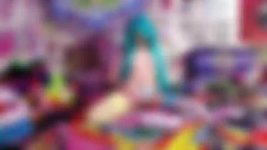 Juste un conseil : allumeuse de bite coquine + jeu de baguette/culotte en soie.