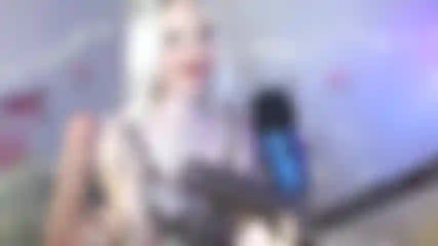 Je compare la gorge profonde sur mon gode bwc à mon gode bbc.