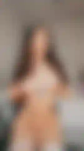 L'infirmière salope chloé qui s'occupe de ta gaffe.