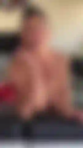 " Lubed up anal" aussi simple que cela. Je trempe mon trou du cul avec de l'huile pour bébé et je le fais pilonner et creampied à la manière d'un piledrive.