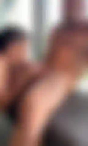 " Baise tous mes trous... Creampie ma chatte" je me fais bourrer et baiser tous les trous dans cette chambre d'hôtel. Je termine avec une charge de sperme dans la chatte.