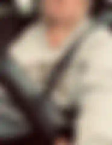 Je sors mes seins pendant que je conduis.