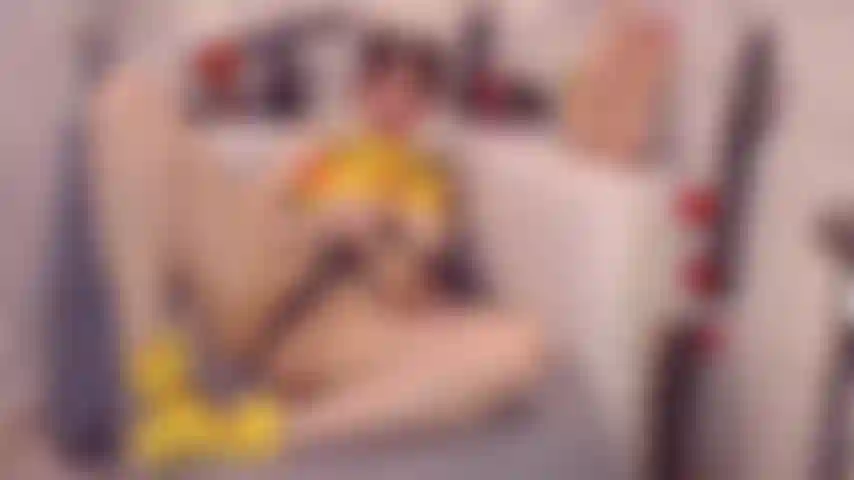 D'énormes perles anales, une grande bouche bée.