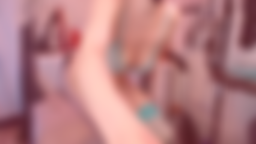 15 Min d'énorme écart anal (très gros jouet, grosse pomme, 3 plug, 4 jouets en même temps, etc.).