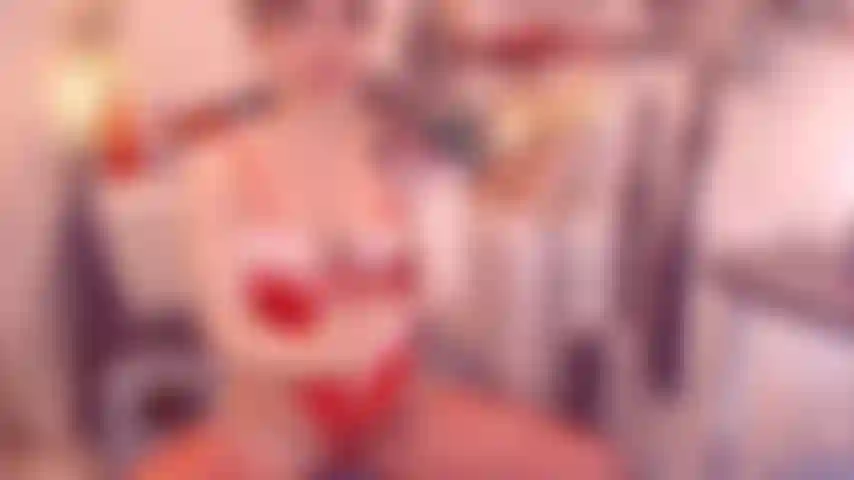 Bouteille de champagne, cul, bouche bée, prolapsus.