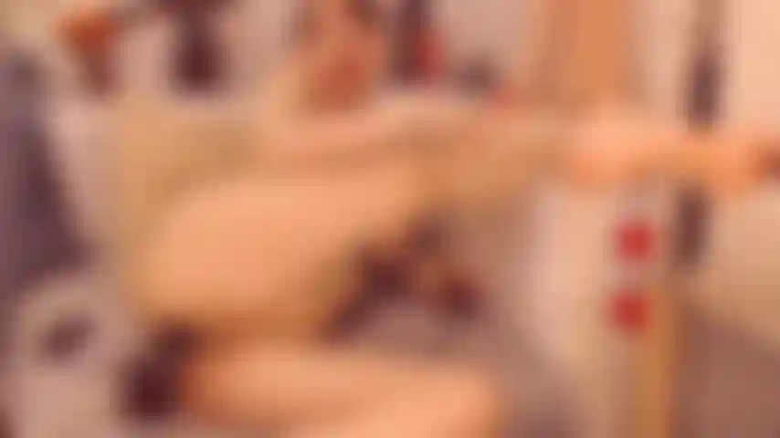 Fuck machine anal avec un jouet de 10 pouces, éjacule.