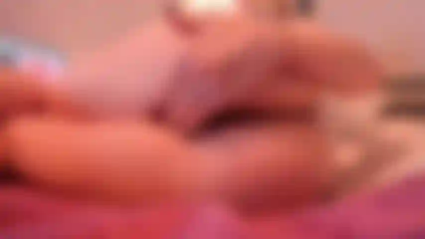 J'essaie de t'ignorer mais tu me fais jouir avec ma vibration interactive.