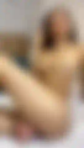 Je baise lentement ma chatte.