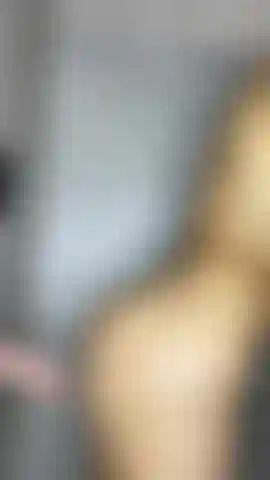 Ils me baisent pendant que je prends une douche.