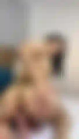 Je fais rebondir mon cul dans le gode.