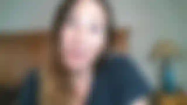 Orteils rouges, joi, seins.