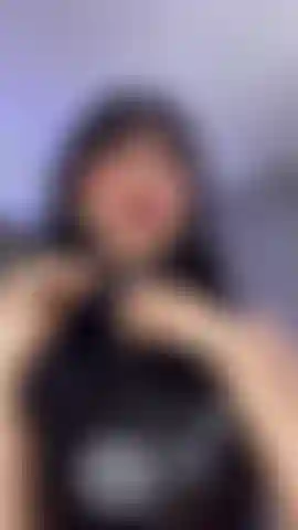 Aux gros seins sexy.