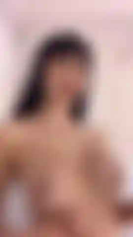 Du lait dans mes seins nus.