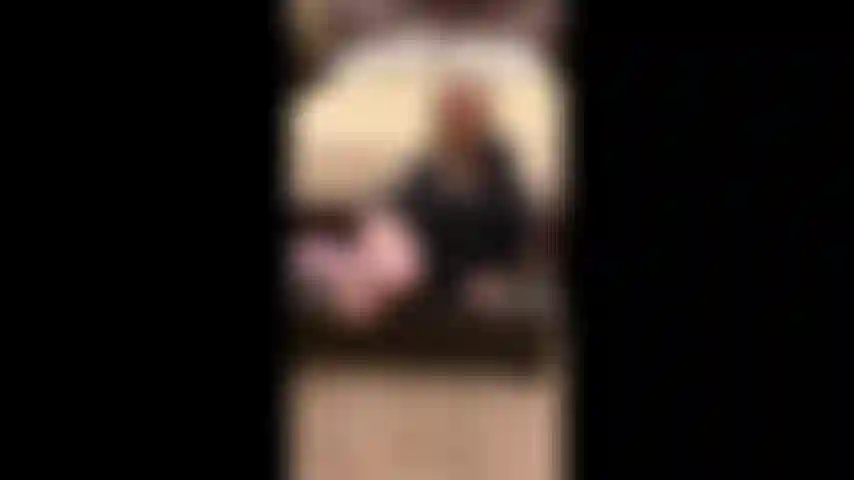 La bande de lingerie violette de mary carey, la lotion et le jeu avec un gode.