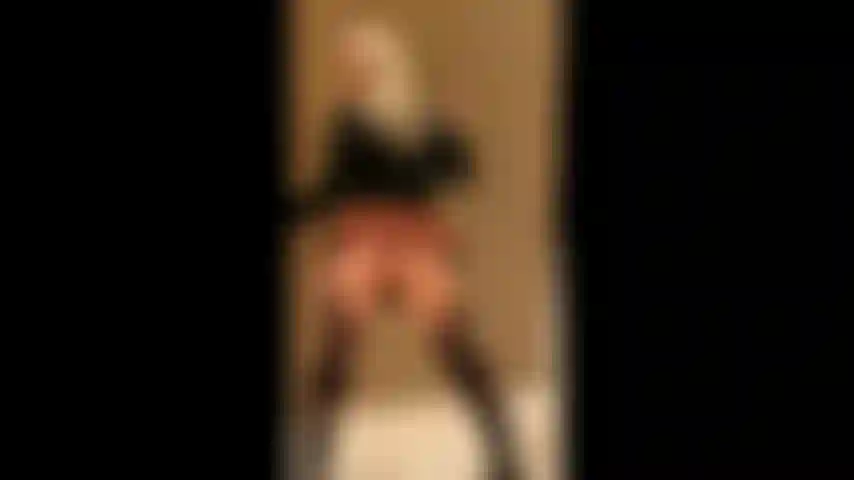 Mary carey écolière coquine se déshabille et se salit.